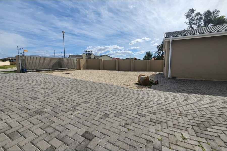 To Let 4 Bedroom Property for Rent in Fountains Estate Eastern Cape